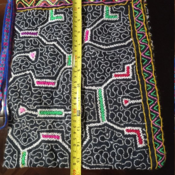 Shipibo bag embroidered by hand design Amazon jungle patterns